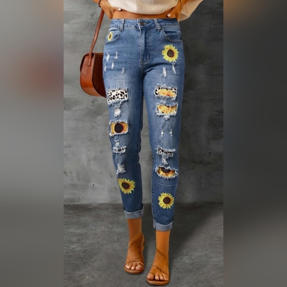 Ripped hole, flower pattern, embroidered women's boyfriend jeans - Picture 9 of 15